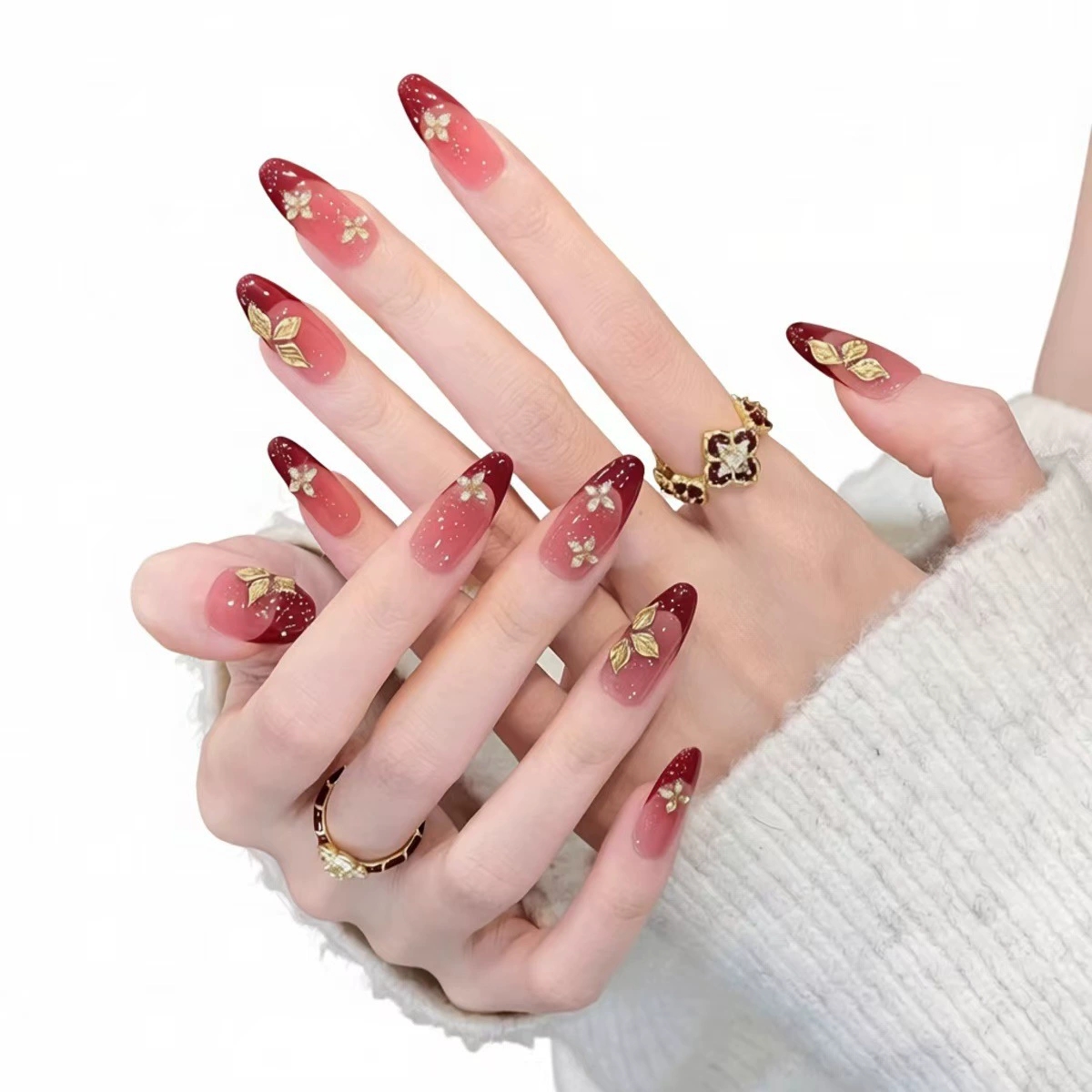 Nail Art Red Wine - 甘くクールなワインレッドグラデーションのプレスオンネイル、豪華なゴールドフォイルフラワーデザインのフレンチマニキュア、再利用可能なグルーオンネイルアート