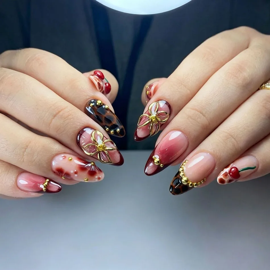 Nail Art Red Wine - ワインレッドのトータスシェル3Dフラワーチェリーゴールドビーズヌードハンドメイドプレスオンネイル、日常のパーティーウェアに最適な再利用可能なつけ爪JT39