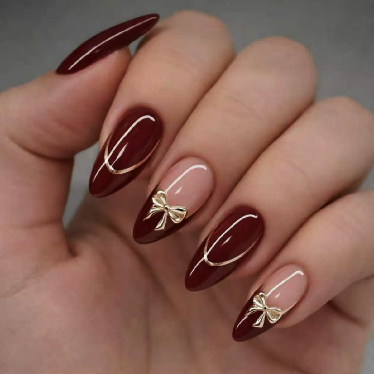 Nail Art Red Wine - 24個入り レトロワインレッド フレンチアーモンド型 つけ爪 シンプルなゴールデンリボン ネイルセット