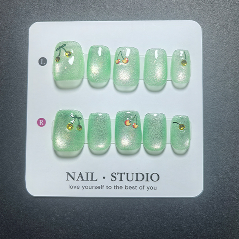 キャットアイプレスオンネイル 10個入り、チェリーゴールドフ - Nail Art Eye Cat のレビューと価格