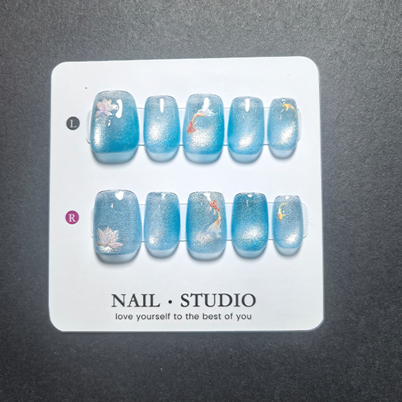 キャットアイプレスオンネイル 10個入り、チェリーゴールドフ - Nail Art Eye Cat のレビューと価格