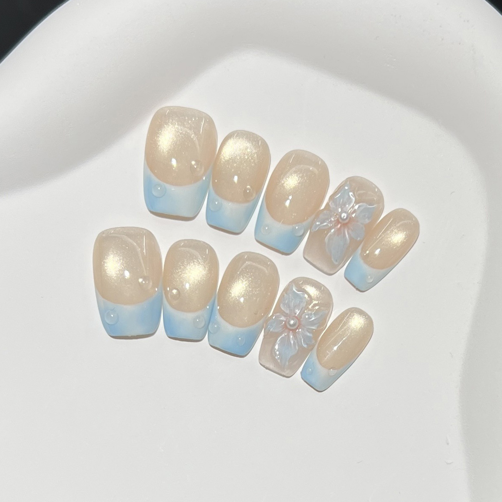 10枚入り フレンチブルー グロッシー フローラル プレスオ - Nail Art Eye Cat のレビューと価格