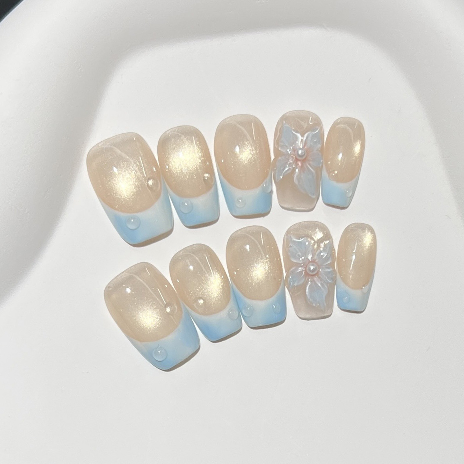 10枚入り フレンチブルー グロッシー フローラル プレスオ - Nail Art Eye Cat のレビューと価格