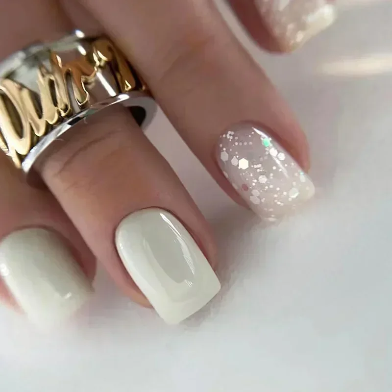 24枚セット ショートソリッドカラーワインレッド フェイクネ - Nail Art Red Wine のレビューと価格