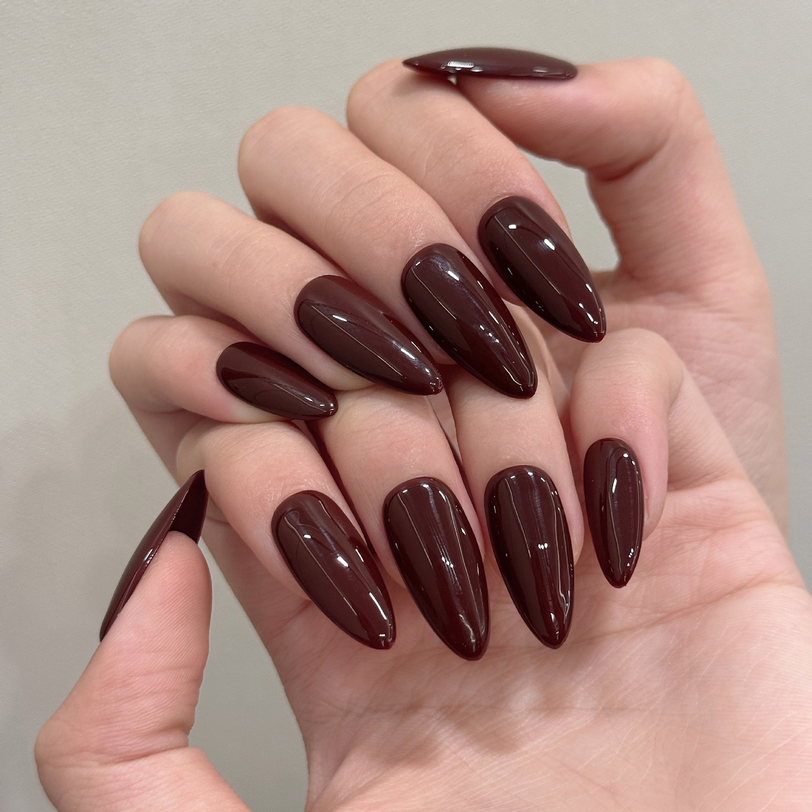 10個入り ハンドメイド ソリッドカラー アーモンド型 つけ - Nail Art Emerald のレビューと価格