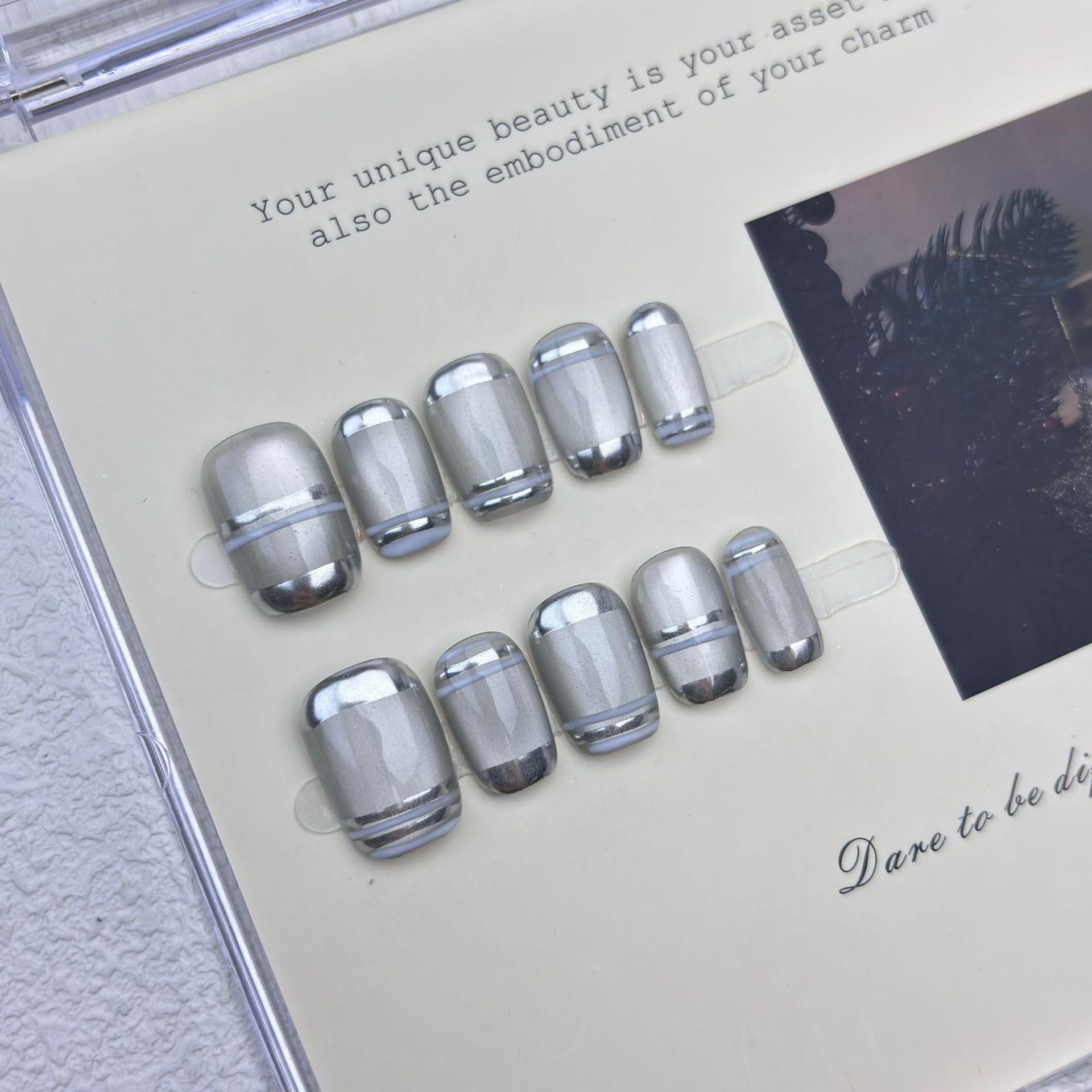 10枚入りオーロラクロームプレスオンネイル ショートスクエア - Nail Art Eye Cat のレビューと価格