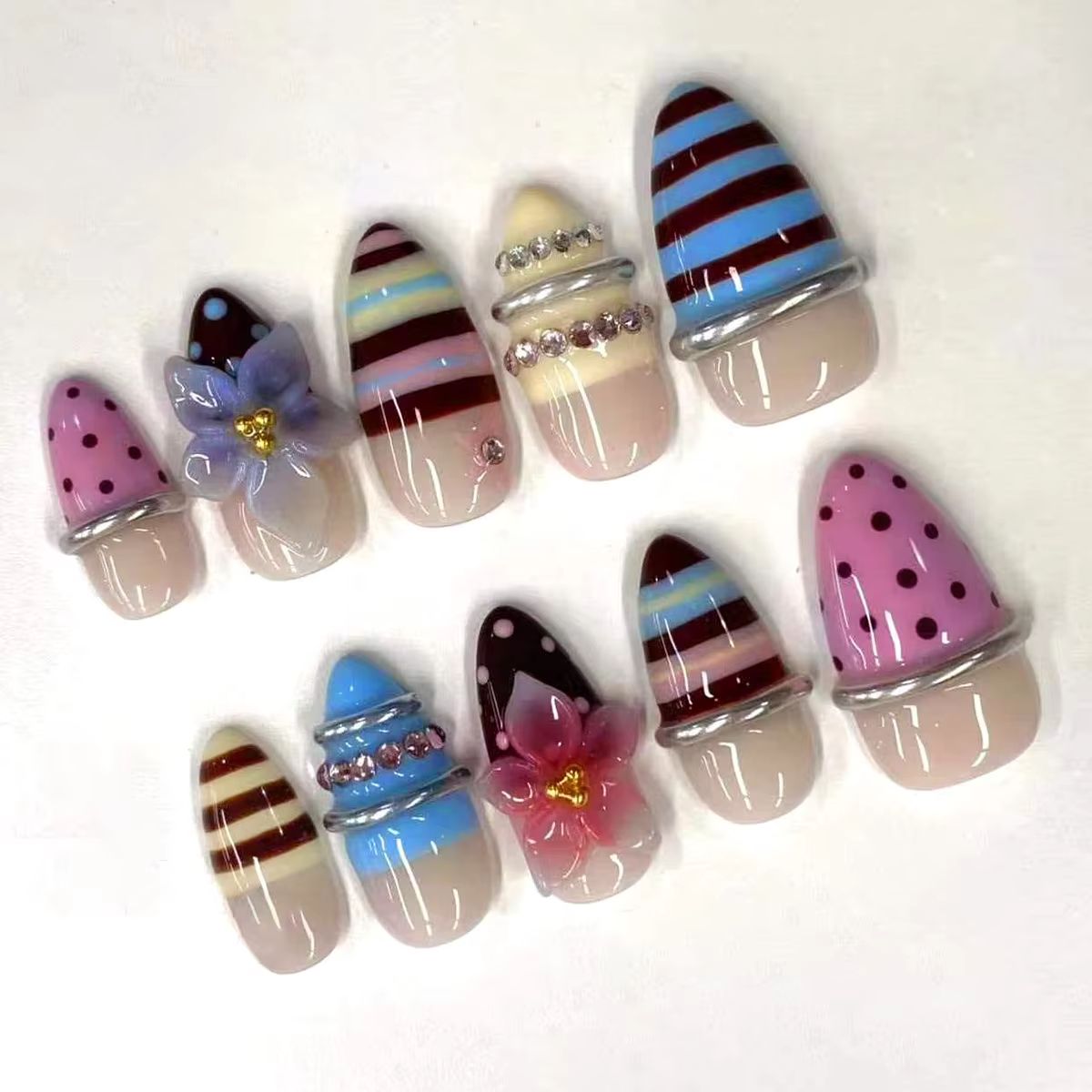 24枚入り アーモンド型 つけ爪 ワインレッド キャッツアイ - Nail Art Red Wine Cat Eye のレビューと価格